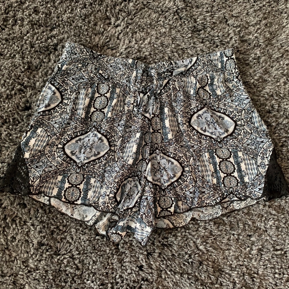 Boho Style Flowy Patterned Shorts Size Medium